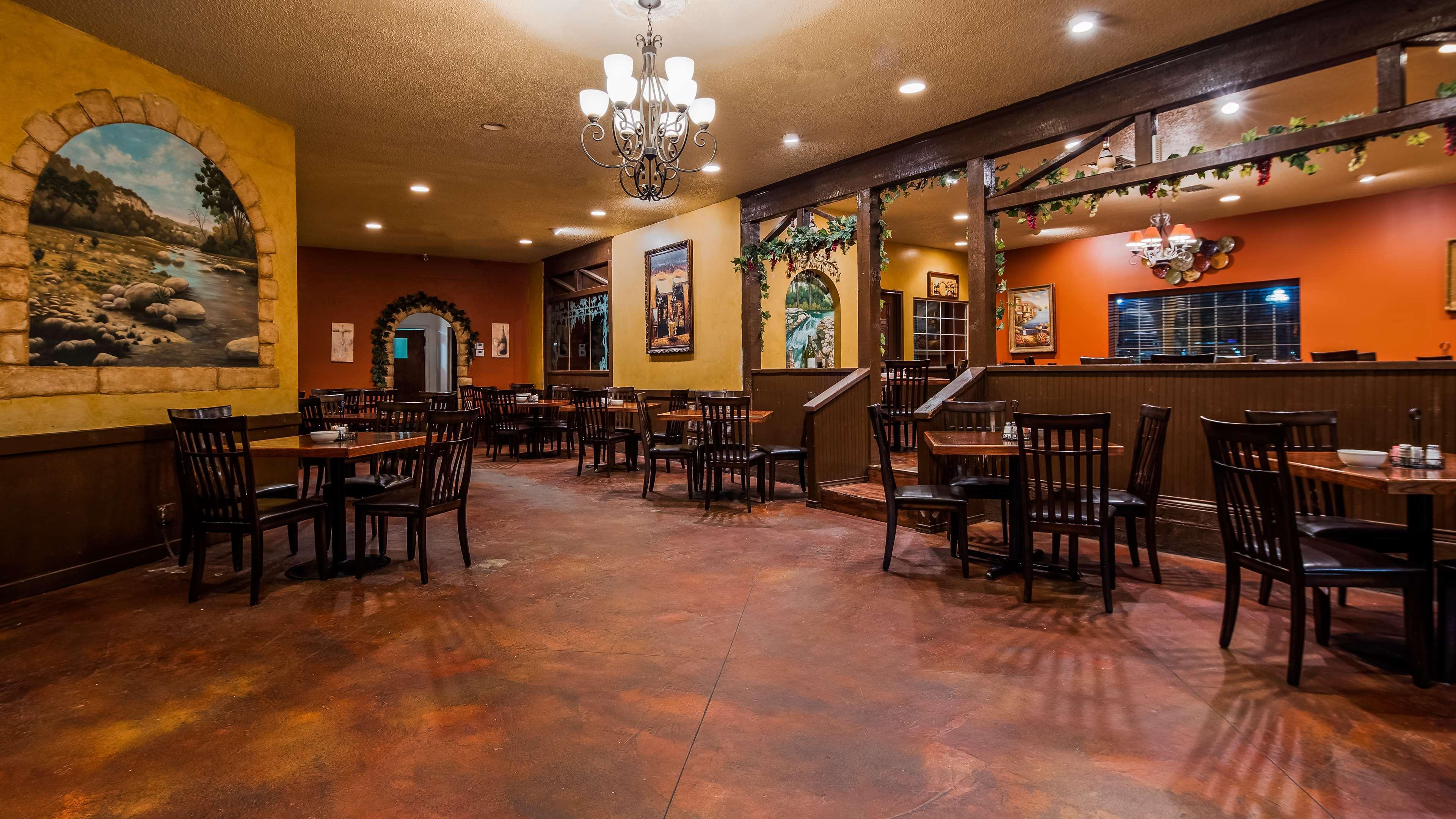 Best Western Sunday House Inn Kerrville Exterior photo
