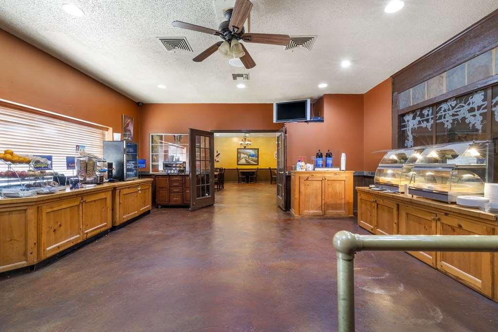Best Western Sunday House Inn Kerrville Exterior photo