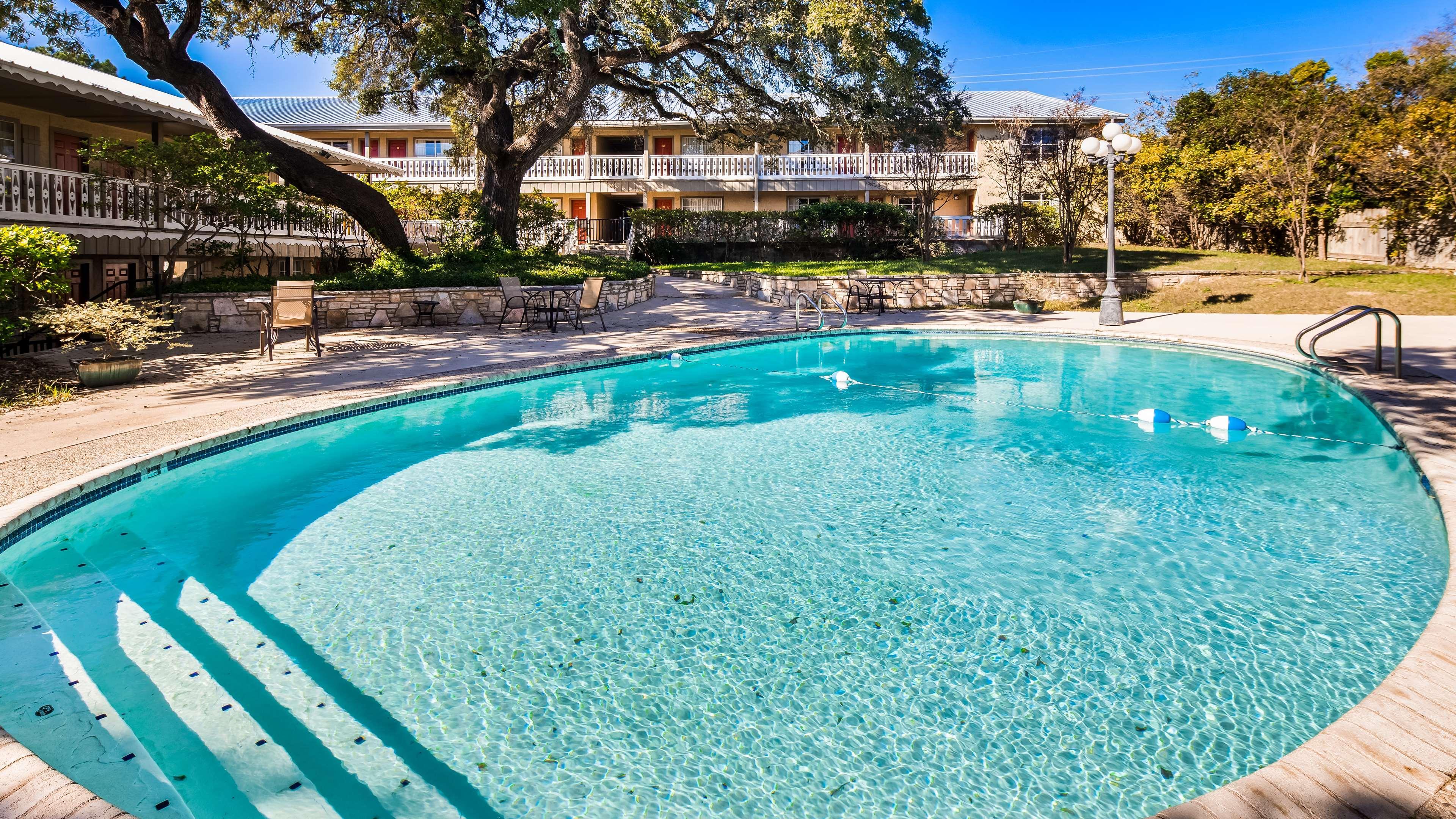 Best Western Sunday House Inn Kerrville Exterior photo