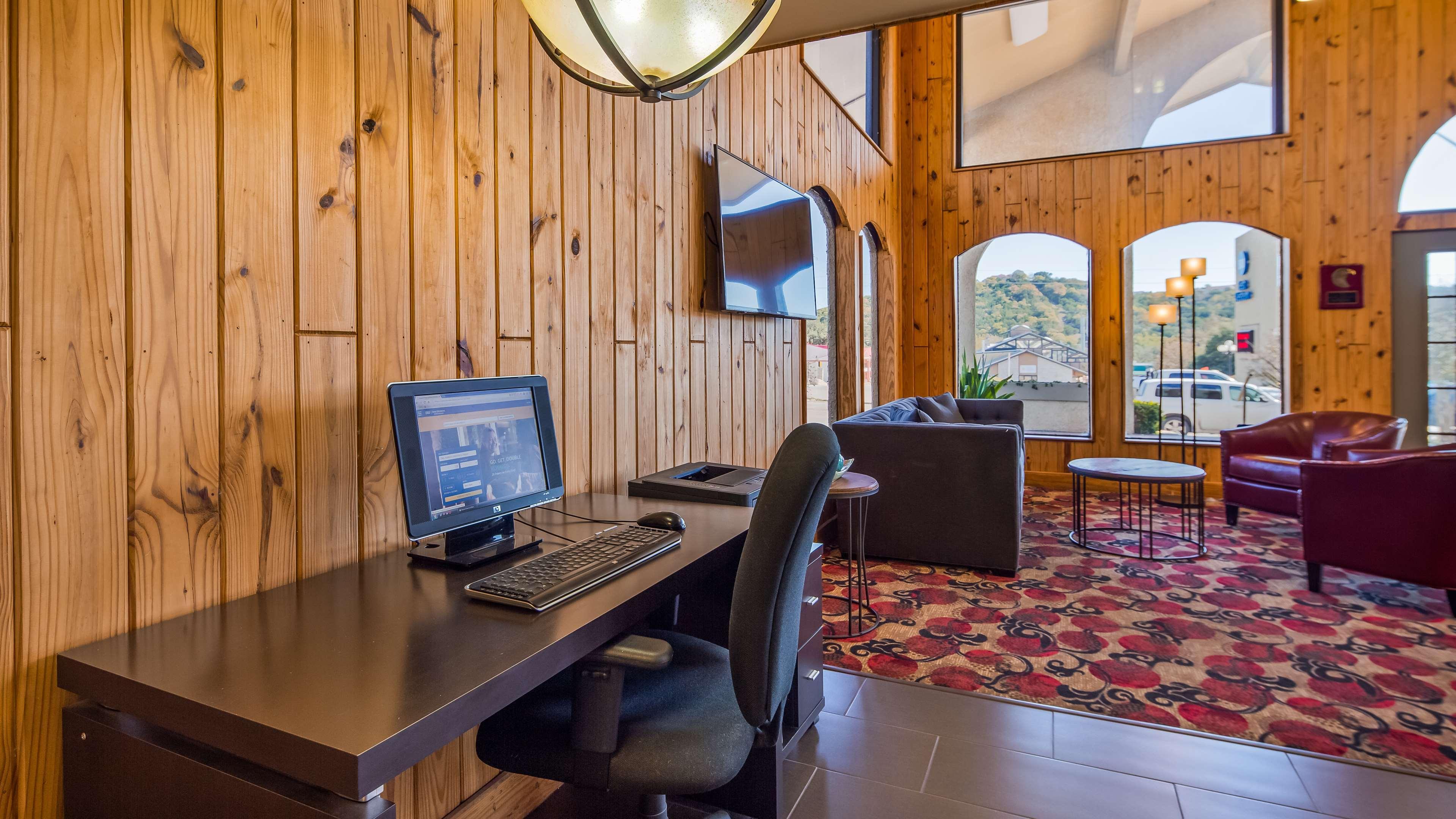 Best Western Sunday House Inn Kerrville Exterior photo