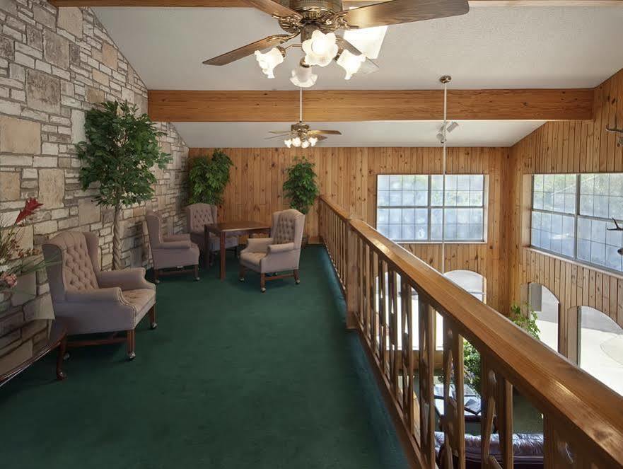 Best Western Sunday House Inn Kerrville Exterior photo