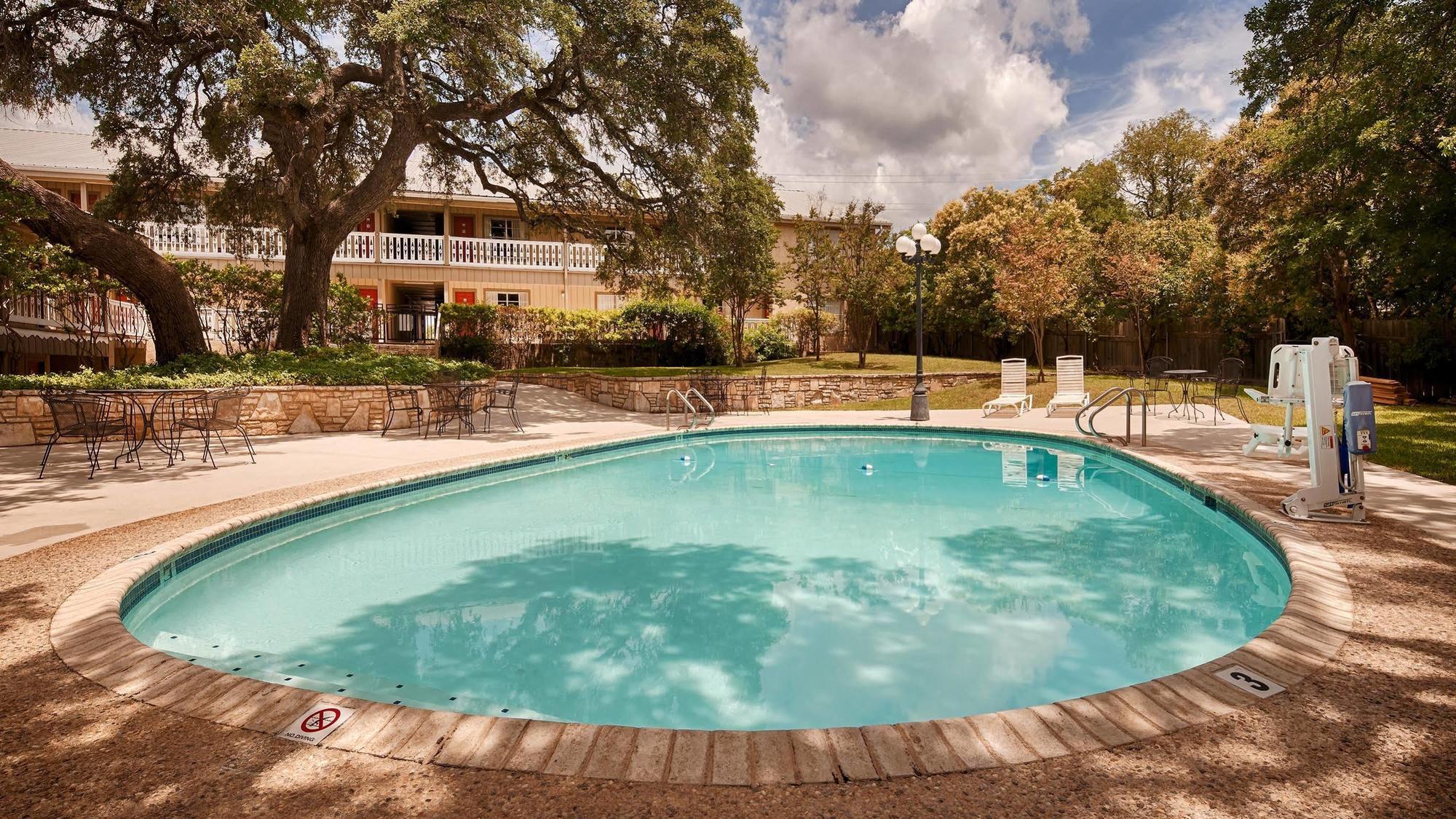 Best Western Sunday House Inn Kerrville Exterior photo